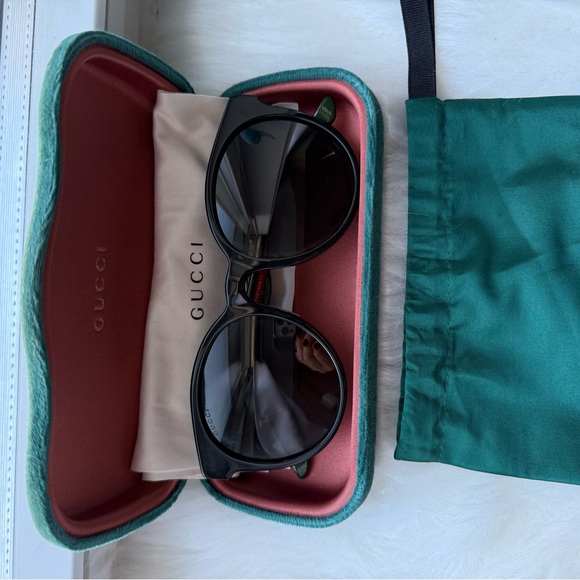 Gucci Black Sunglasses with Case - Picture 1 of 5